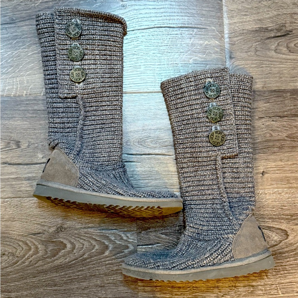 Size 6 UGG Classic Cardi Gray Knit/Suede Button-Up boots
